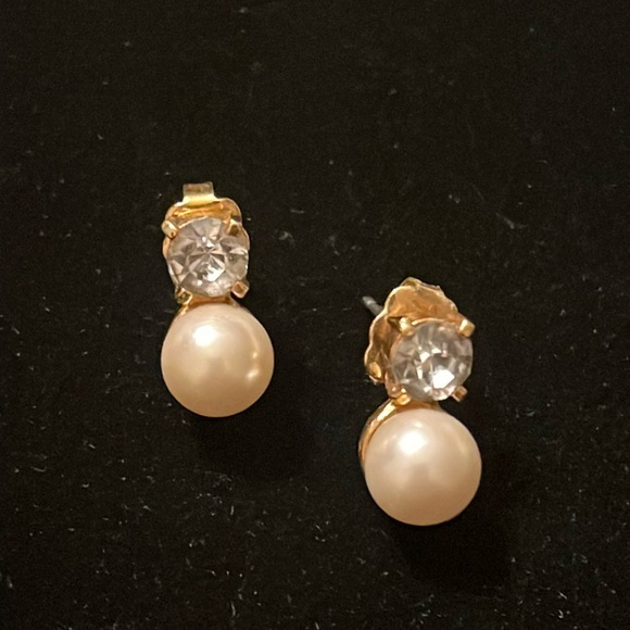 Jewelry - Faux Pearl & Gold Color Earrings